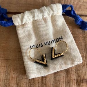 Brand new V hoop Louis Vuitton